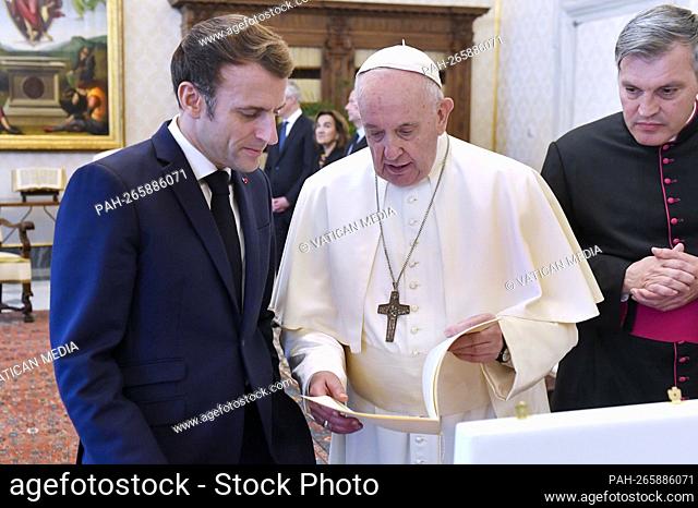 Italy, Rome, Vatican, 26/11/21. Pope Francis and French President Emmanuel Macron during a private audience at the Vatican
