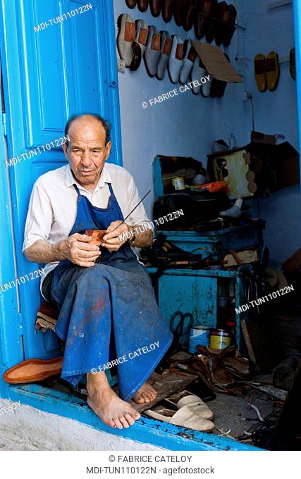 Tunisia - Kairouan - Shoe maker in the souks of the medina
