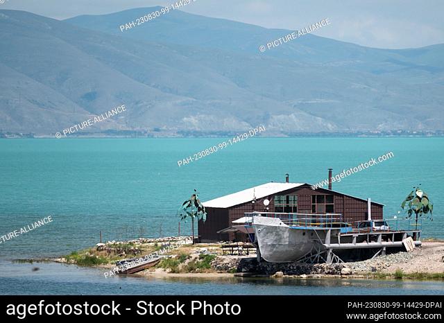 29 July 2023, Armenia, Sewan: A peninsula in Lake Sevan. Photo: Sebastian Kahnert/dpa. - Sewan/Gegharkunik/Armenia