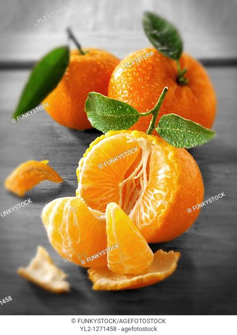 Fresh mandarins fruits with leaves
