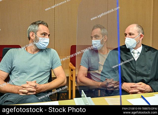 10 August 2021, Brandenburg, Frankfurt (Oder): Sebastian Seusing (l), beekeeper, and Georg Buchholz, lawyer, wait in a hearing room at the district court for...