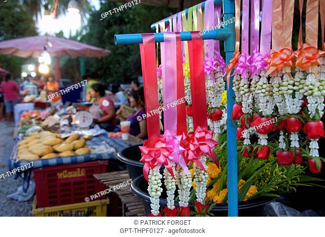 LUCKY CHARM GRIGRIS MADE OF FRESH FLOWERS ROSES AND JASMIN, THE NIGHT MARKET OF BANGSAPHAN, THAILAND