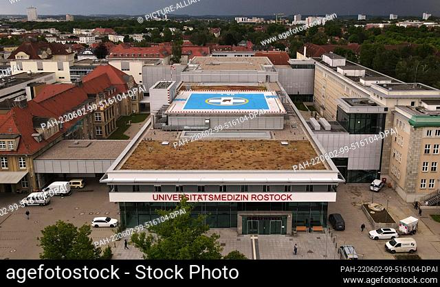 01 June 2022, Mecklenburg-Western Pomerania, Rostock: The University Emergency Center (UNZ) (center) of the University Medical Center Rostock with its helipad