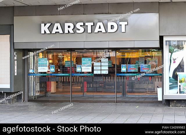 Closed Galeria Karstadt Kaufhof branch at Stachus, entrance, Karlsplatz in Muenchen on July 29th, 2020. Shop window, logo, emblem, company logo, company emblem