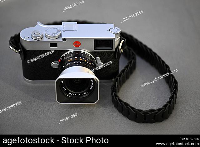 Leica M11 rangefinder camera, 2022, silver chrome-plated, Super-Angulon 21mm ASPH