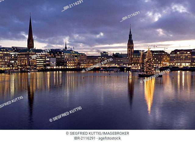 Binnenalster or Inner Alster Lake and City Hall at Christmas time, Hamburg, Germany, Europe