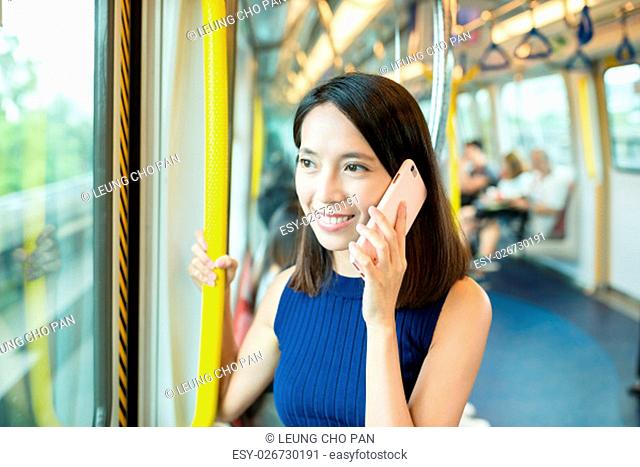 Woman chat on cellphone