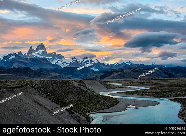 South America, Patagonia, Argentina, Los Glaciares, National Park, Mount Fitz Roy, Chalten river