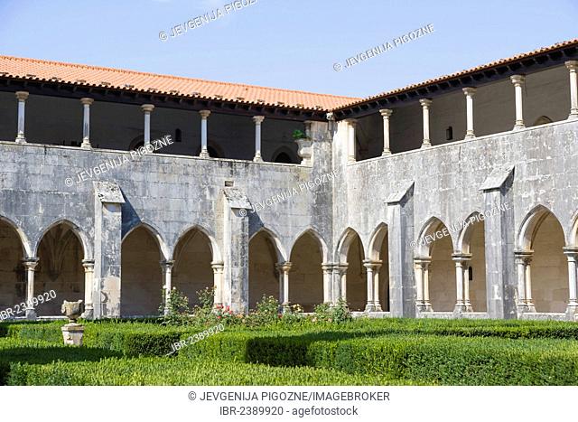 Garden and Cloisters of Alfonso V, Claustro Alfonso V, interior of Mosteiro Santa Maria da Vitoria, Batalha Dominican Monastery, Manueline, Batalha