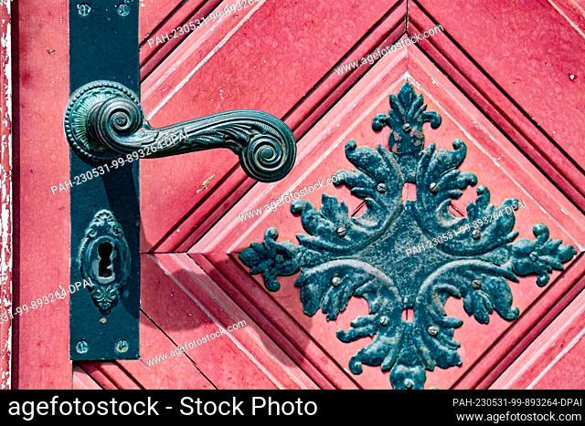31 May 2023, Mecklenburg-Western Pomerania, Greifswald: View of a historic door handle in the old town. Photo: Stefan Sauer/dpa/ZB