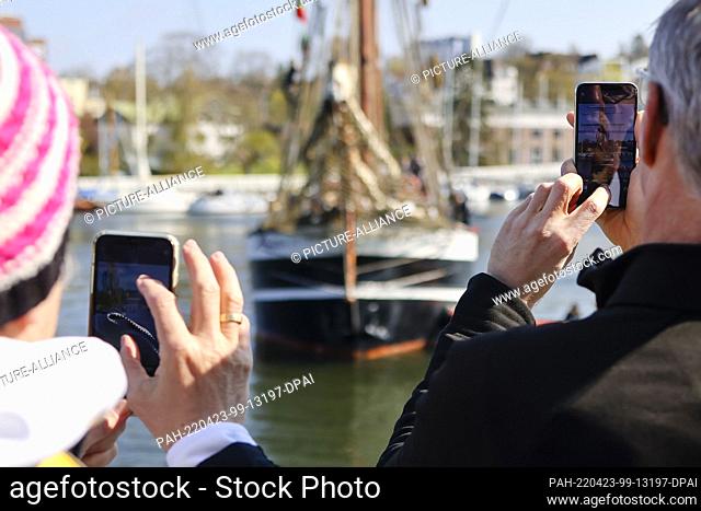 23 April 2022, Schleswig-Holstein, Kiel: Relatives take photos of the arrival of the training ship ""Thor Heyerdahl"" in Kiel