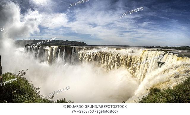 The Devil's Throat is a set of waterfalls 80 m high that are detached towards a narrow gorge, which concentrates the highest flow of the Iguazu Falls