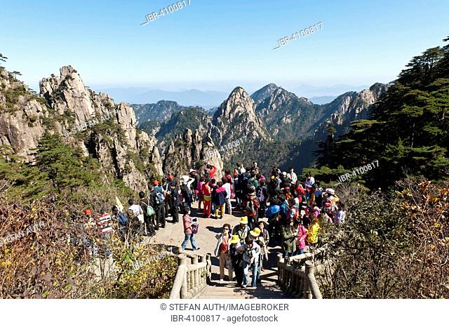 Chinese tourists at the viewpoint, rocky mountains, Mount Huangshan, Huang Shan, Anhui Province, China