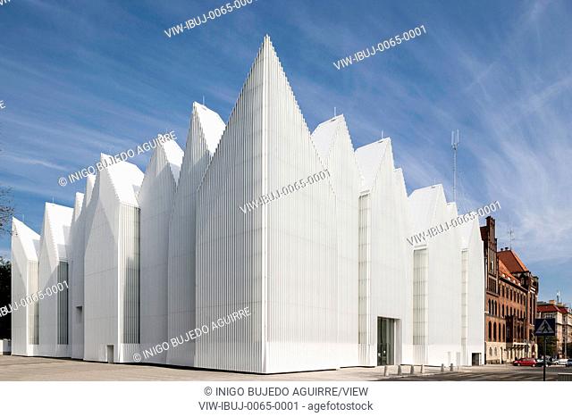 Corner elevation with zigzag roof profile against clear sky. Szczecin Philharmonic Hall, Szczecin, Poland. Architect: Estudio Barozzi Veiga, 2014