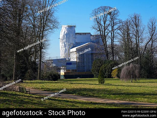 09 March 2022, Berlin: The palace on Peacock Island is covered with a white tarpaulin. The Prussian Palaces and Gardens Foundation (Stiftung Preußische...
