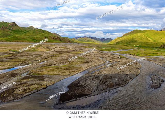 River coming from Kel-Suu mountain range, Kurumduk valley, Naryn province, Kyrgyzstan, Central Asia, Asia