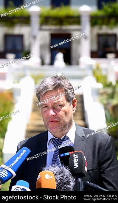 06 December 2022, South Africa, Kapstadt: Robert Habeck (Bündnis 90/Die Grünen), Federal Minister for Economic Affairs comments after his meeting with the...