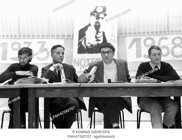 A panel discussion about the Emergency Law took place in the concert hall of the college of music on 27 May 1968. (l-r) Leader of the discussion Hump
