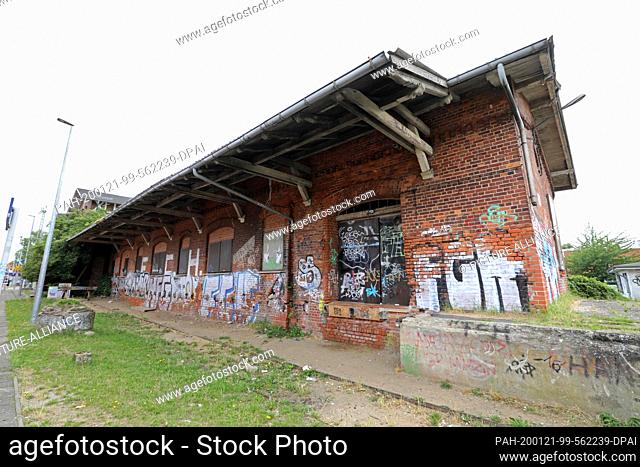 07 August 2019, Mecklenburg-Western Pomerania, Grimmen: View of a part of the listed station building from 1881. Photo: Bernd Wüstneck/dpa-Zentralbild/ZB