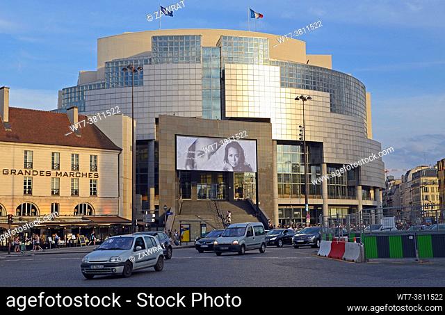 Opera, Place Bastille, bevore evening, cars,