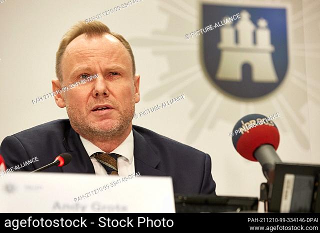 10 December 2021, Hamburg: Andy Grote (SPD), Senator of the Interior, speaks at a press conference of the Attorney General's Office and the police on the...
