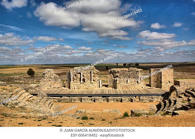 The Roman theater in Regina is located approximately 1 km from the town Casa de Reina beside the famous ruins of the Roman city Regina Turdulorum