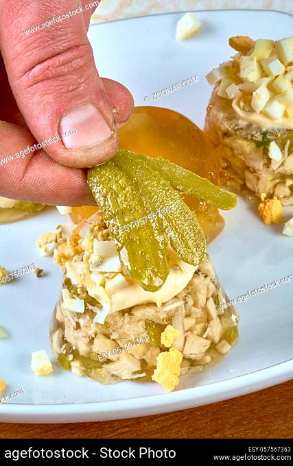 Cook chews the dish with mayonnaise egg cucumber full collection of food recipes jelly with chicken step by step instruction