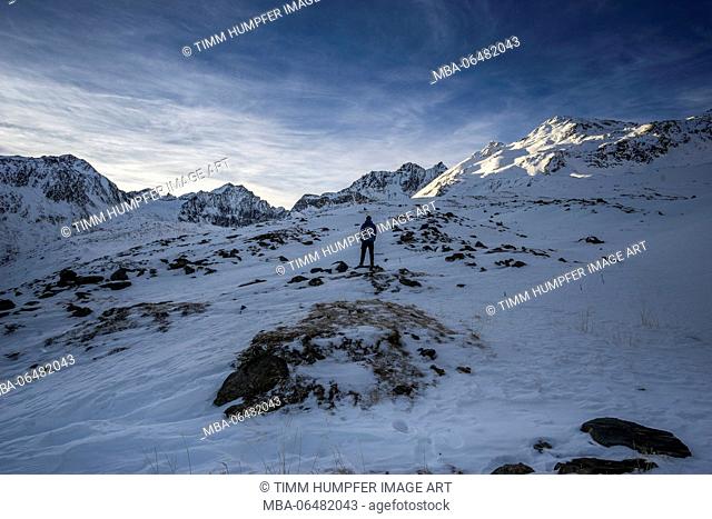 Austria, Tyrol, the Stubai Alps, St. Sigmund, hiker enjoys the wintry mountain panorama around the Pforzheimer hut in the Sellrain