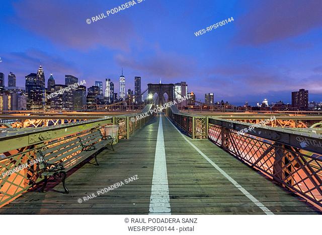 USA, New York City, Brooklyn Bridge at night