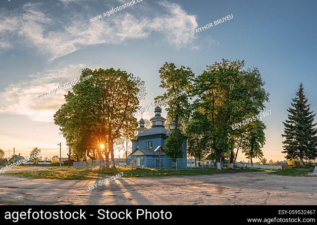Staraya Belitsa, Uritskiy Sel'sovet , Gomel Region, Belarus. Old Wooden Orthodox Church Of St Nicholas The Wonderworker During Summer Sunset