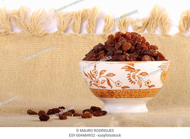 bowl of raisins