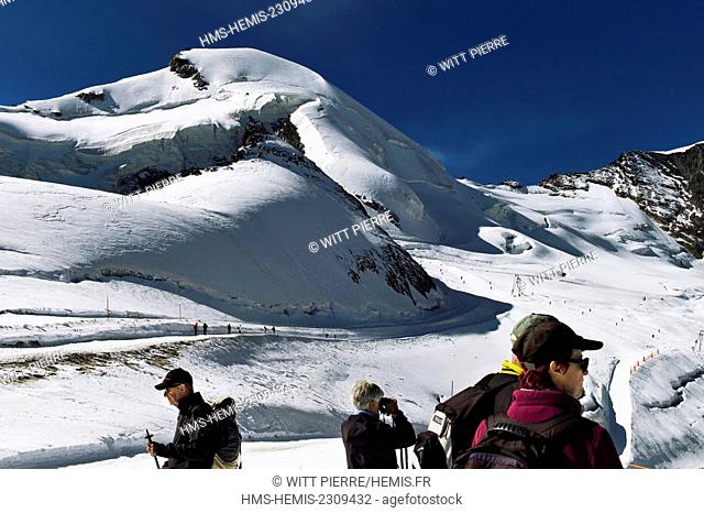 Switzerland, Canton of Valais, Saas Valley, Saas Fee, Mittelallalin summit (3500 m), summit of Allalinhorn (4027 m)