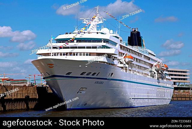 MS Amadea, das neue Traumschiff, 2015 beim Hamburger Hafengeburtstag, Amadea at Birthday of the Port of Hamburg 2015, Germany