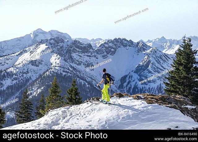Ski tourers on their way to the Rotwand, mountains in winter, Schlierseer Berge, Mangfall mountains, Bavaria, Germany, Europe