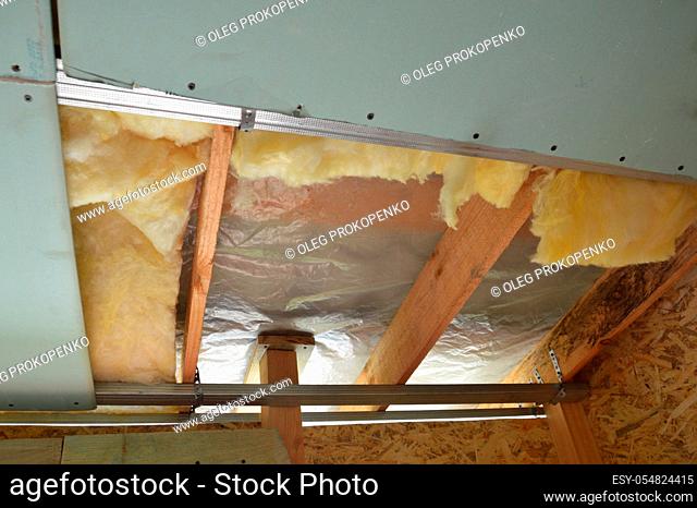 Plasterboard ceiling lining and its the insulation