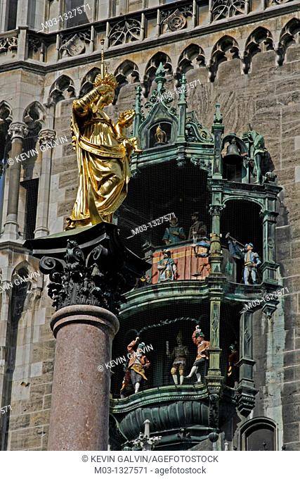 Germany Bavaria Munich Marienplatz Madonna statue with Glockenspeil on Neues Rathaus town hall