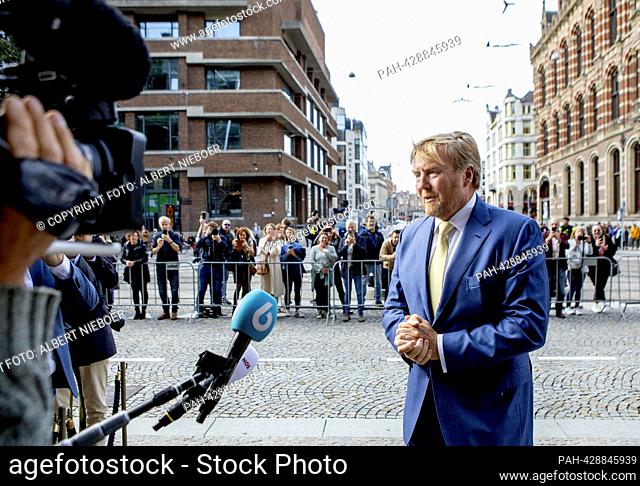 Amsterdam 05-10-2023 King Willem-Alexander during a statement of his grandfather Prince Bernhard, when arriving the Royal Prize for Painting 2023 (Koninklijke...