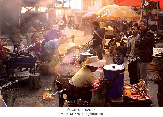 China, Yunnan province, Xishuangbanna region, Menghun, market day