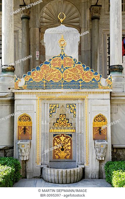 Marble Fountain in front of the Library, third courtyard, Topkapi Palace, Topkap? Saray?