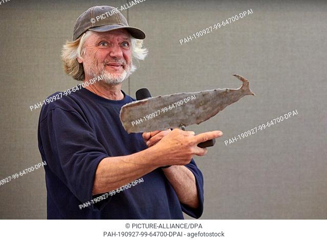 27 September 2019, Hamburg: Arved Fuchs, polar researcher and award winner, holds the ""Seadevcon Maritime Award"" in his hands during the Seadevcon conference...
