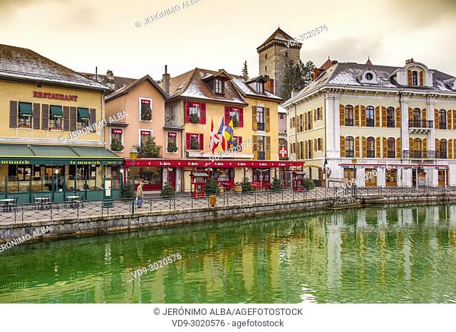 Restaurants and old buildings. Canal de Thiou, Annecy old town. Annecy, France, Haute-Savoie, Rhone-Alpes, Europe