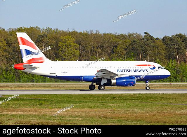 Start eines Airbus A319-131 der Gesellschaft British Airways vom Frankfurter Flughafen am 23. April 2015