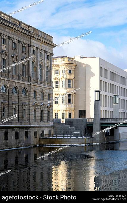 Berlin, historical center, Spree, Rathausbrücke, water facade of the Berlin City Palace