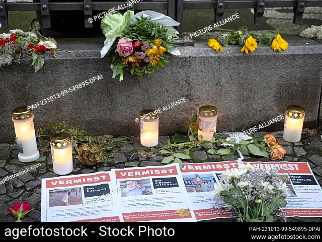 13 October 2023, Berlin: There are flowers at the Jewish synagogue on Oranienburger Straße in memory of the victims of the Hamas terror attack