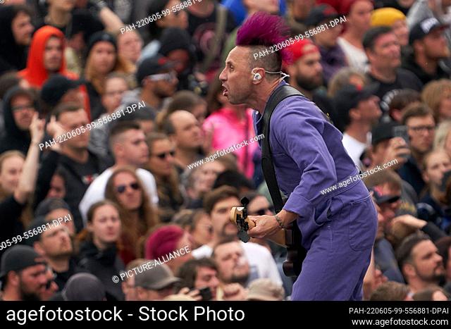 05 June 2022, Rhineland-Palatinate, Nürburg: Eric Bass, bassist and singer of the American rock band Shinedown, performs on the main stage of the open-air rock...