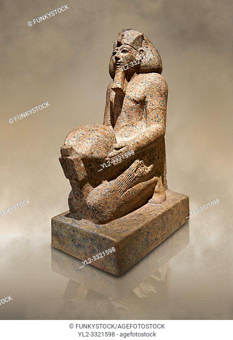 Ushabti. 18 dynasty Egyptian kneeling sculpture of queen Hatshepsut with a cultic vessel, 1475BC Deir el-Bahari . Neues Reiche Museum, Berlin