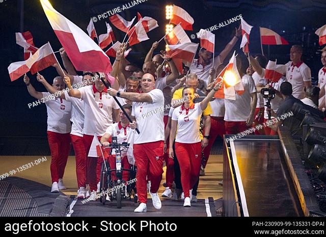 09 September 2023, North Rhine-Westphalia, Duesseldorf: Entry of the teams at the opening of the 6th Invictus Games, here Team Poland
