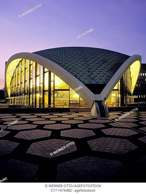 Germany, Dortmund, Ruhr area, Westphalia, North Rhine-Westphalia, NRW, municipal theatre Dortmund, opera house, cupola, evening, illuminated