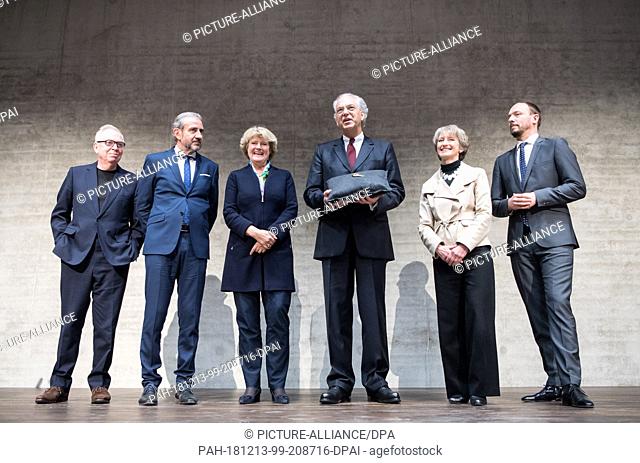 13 December 2018, Berlin: Petra Wesseler (2nd from right), President of the Federal Office for Building and Regional Planning
