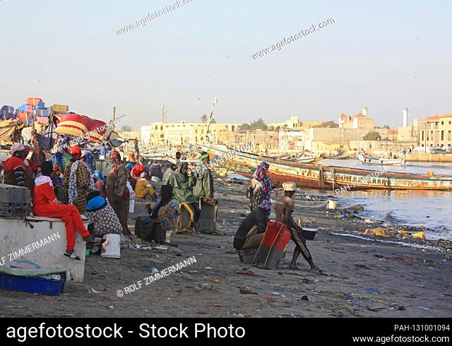 Republic of Senegal - Nguet Ndar Island off Saint-Louis, fishing port on a mouth of the Senegal River. Photo: Rolf Zimmermann | usage worldwide